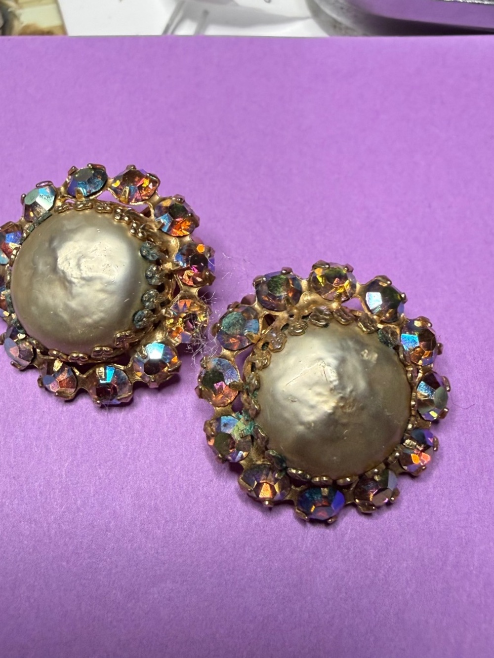 ANTIQUE WEISS CLIP EARRINGS